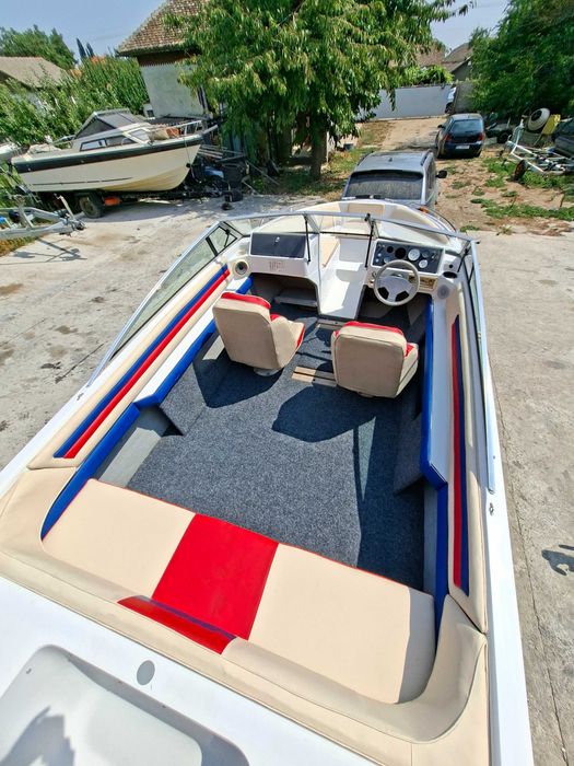лодка Four Winns 190 Freedom Bowrider
