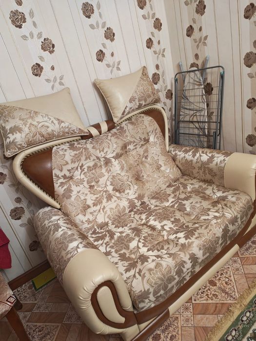 Продается диван три два один