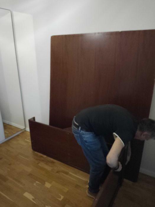 montare scaun birou pat dormitor etajera vitrina canapea comoda dulap