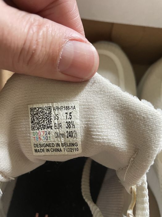 Женские кроссовки фирмы li-ning