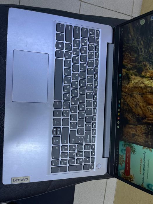 Ноутбук Lenovo i3-1215u