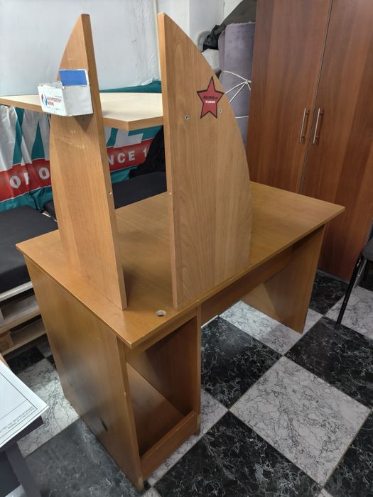 Продам компьютерный стол