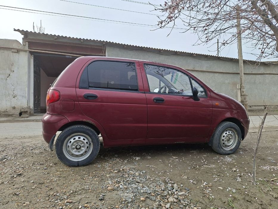 Matiz aftomobili sotiladi