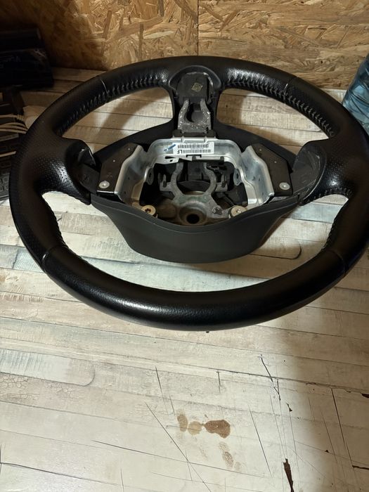 Волан за Nissan Juke 2015год.