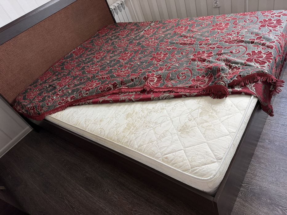Продам спальный гарнитур