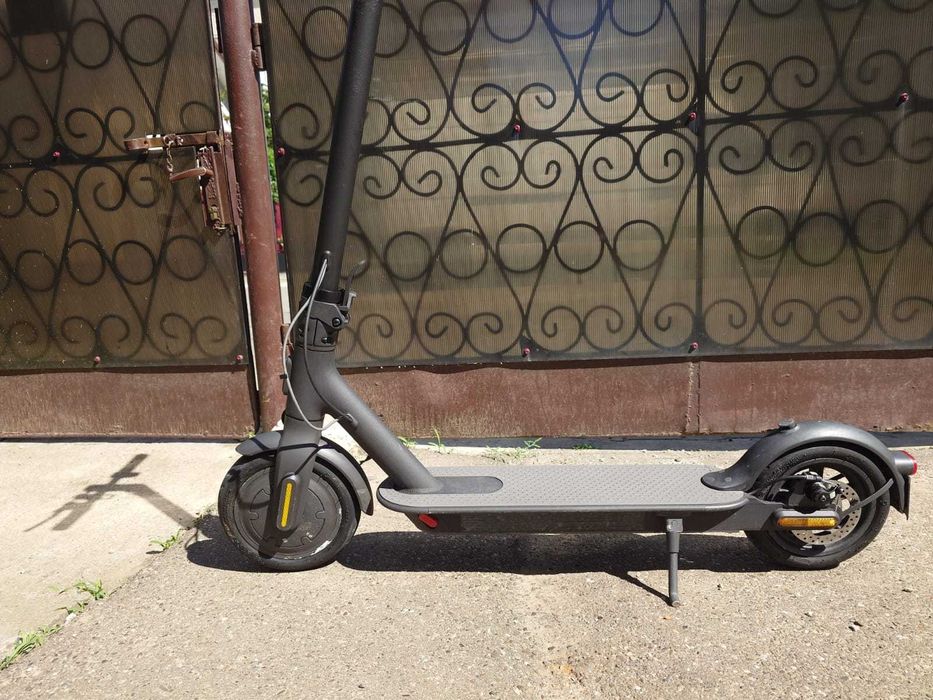 Trotineta electrica Xiaomi Mi Electric Scooter Essential