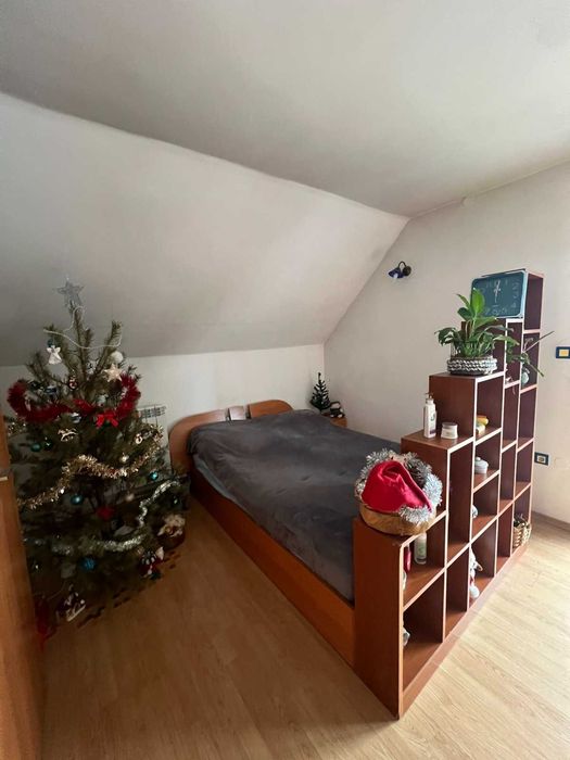 Продава тристаен апартамент в Хиподрума зад р-т Ниагара.