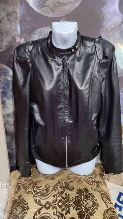 Продам демисезон куртк 2000