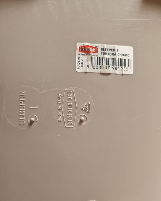 Лежак для кошек и маленьких собак.