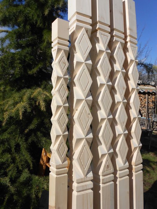 Stalpi din lemn sculptati pt. terasa, filigorie.