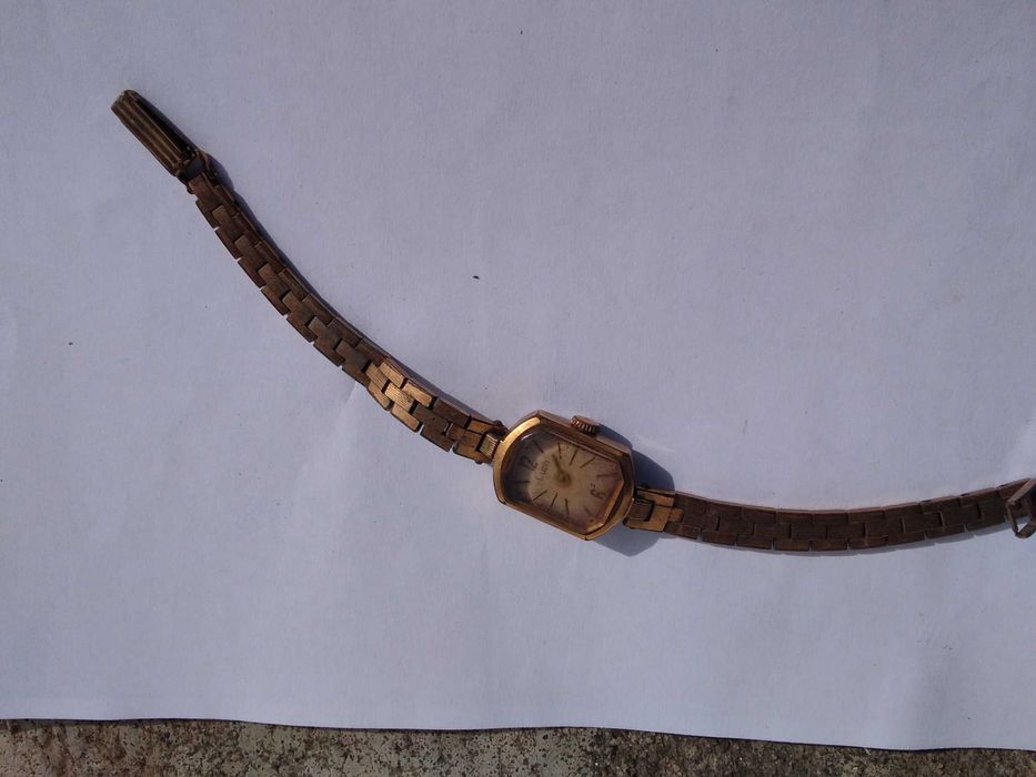 Позлатен часовник Luch