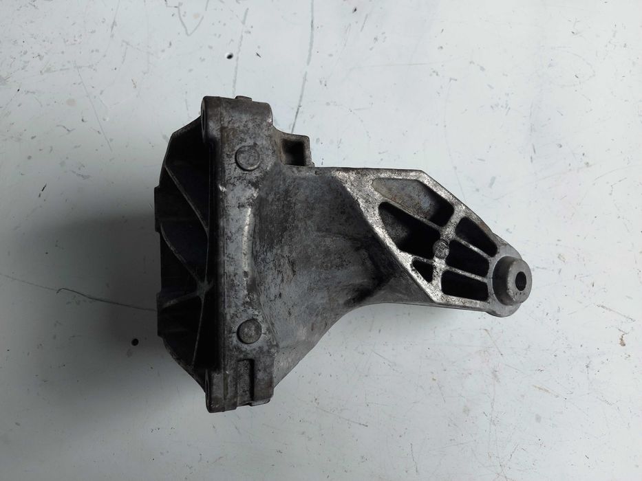 Лапа двигател  за Mercedes-Benz Sprinter W906 OM651