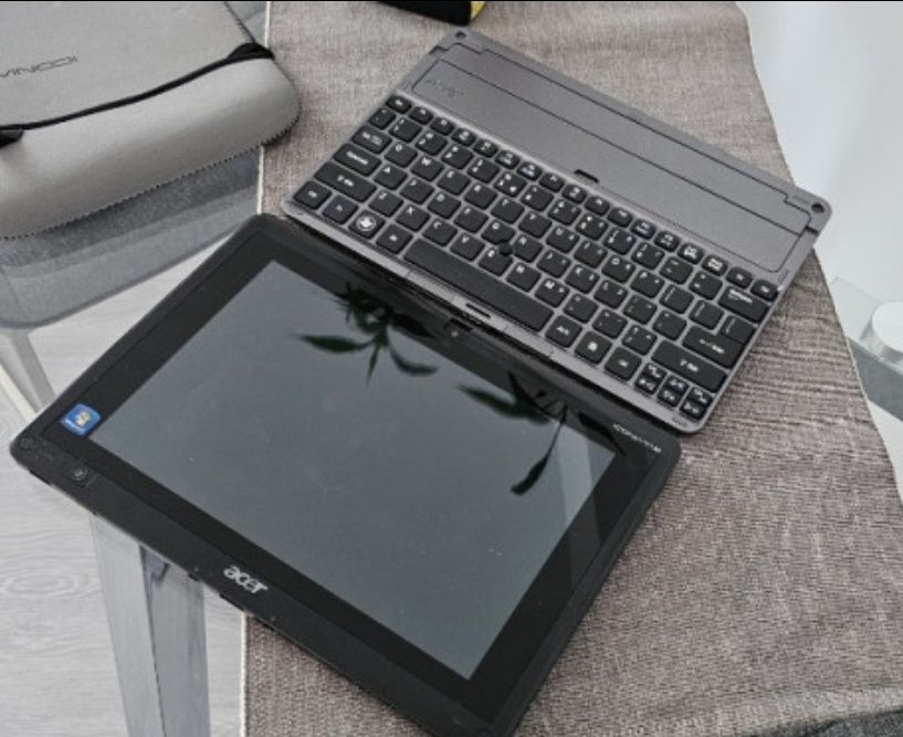Tabletă / Laptop Acer iconia W500