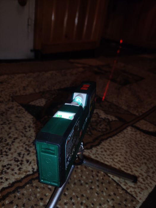 Nivelă boloboc cu laser