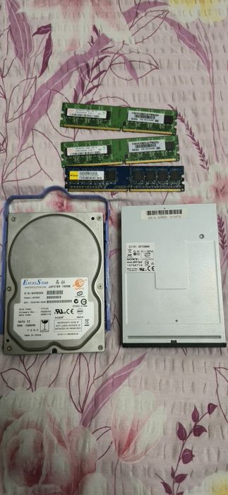 Хард диск +флопи дисково устройство+3 памет карти