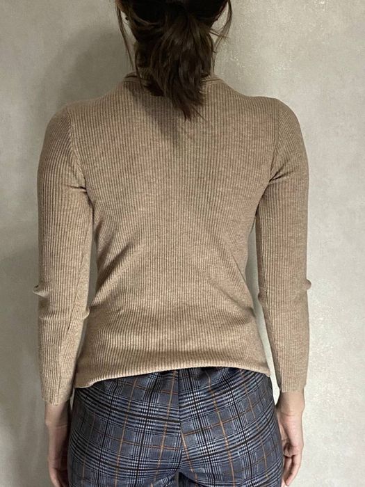 Бежевая водолазка