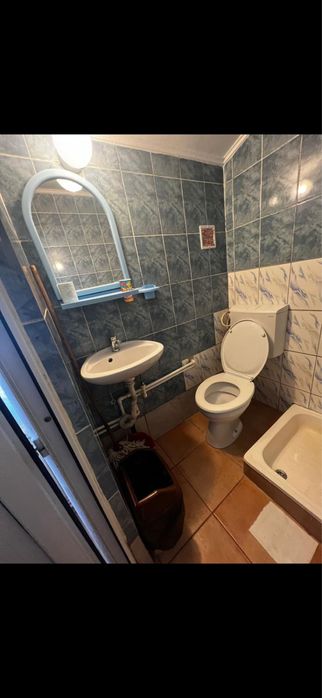 Inchiriez camera in vila