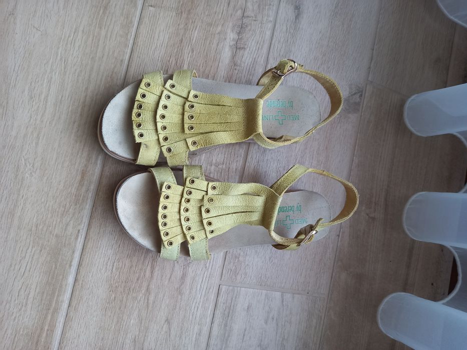 Sandale din piele