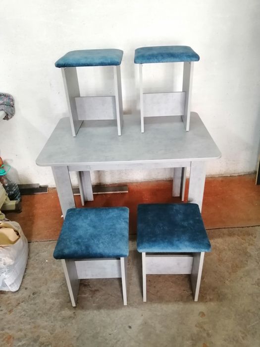 Продаются новые кухонные столы, табуретки. Цена от600000 тысяч сум.