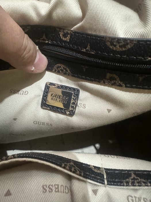 Vand ghiozdam de dama Guess