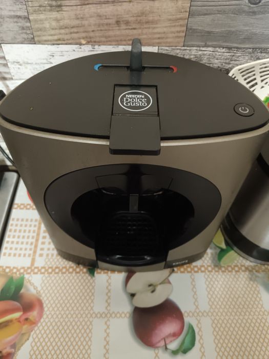 Vând aparat de caffea cu capsule