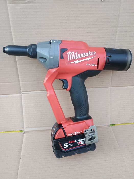 Pistol popnituri milwaukee onefprt an 2024 + baterie 5 amperi