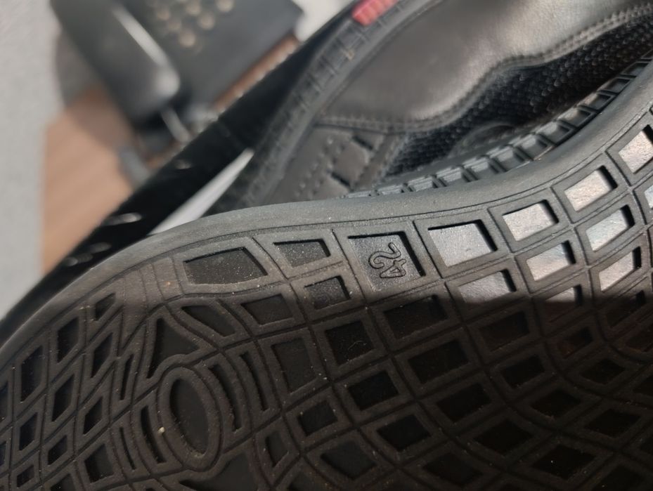 Продаю новые кроссовки