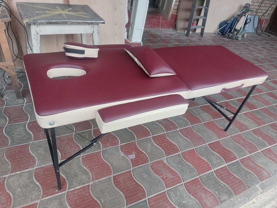Профессиональная кушетка для массажа