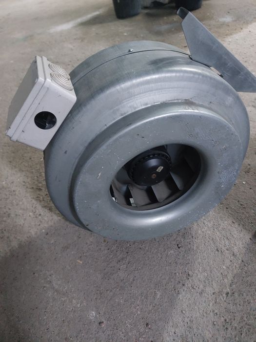 Продам вытяжки, вентиляторы.