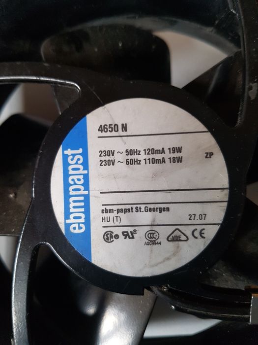 Vand ventilatoare mici sunt 10 cm si 15 cm  conectate cate 5