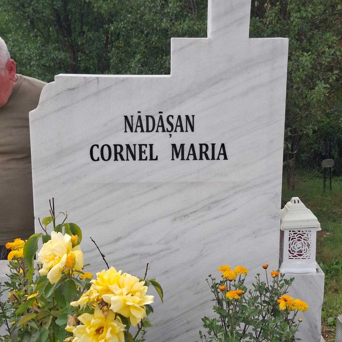 Monumente funerare!