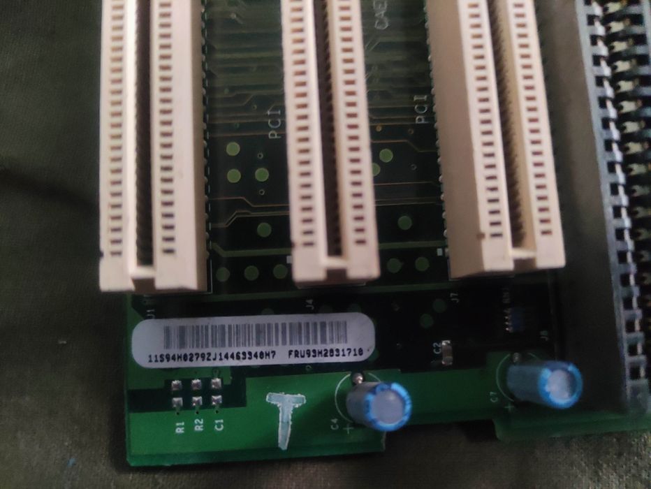 Продавам много стари компютри: IBM ,Commodore,Правец..