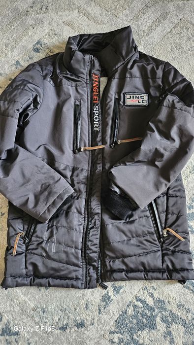 Продам куртку весна осень рр 146