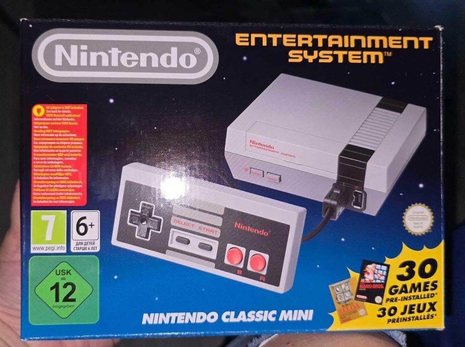 Nintendo Clasic Mini cu 3 controlere si aprox. 300 jocuri