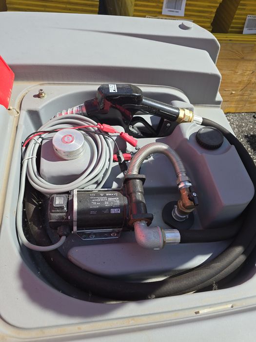 Цистерни  с  пистолет  за зареждане на гориво