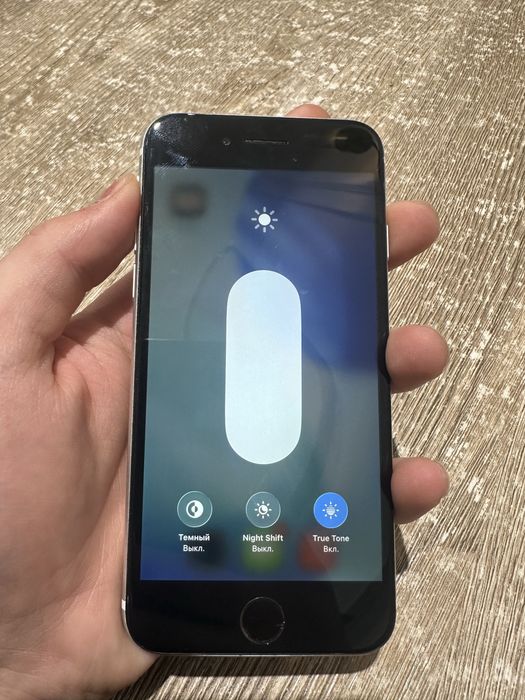 Продам Айфон se 2020