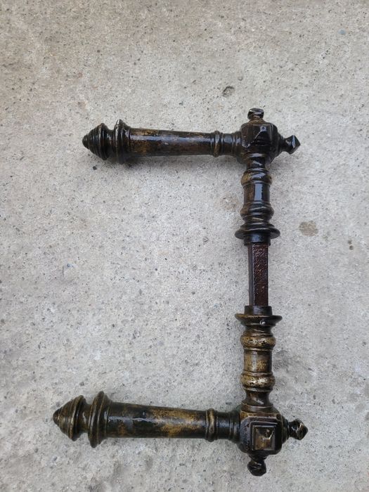 Embleme și mâner ușa vechi