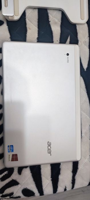 Acer iconia W700 Планшет