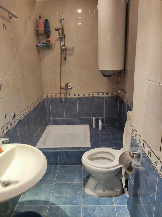 Дава се под наем Двустаен апартамент в Бургас, Център - 70 кв.м за 459 € - Снимка #2