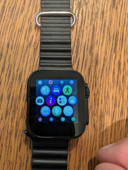 Ceas smartwatch Ultra 8, negru, cu puls, pași și încărcător USB