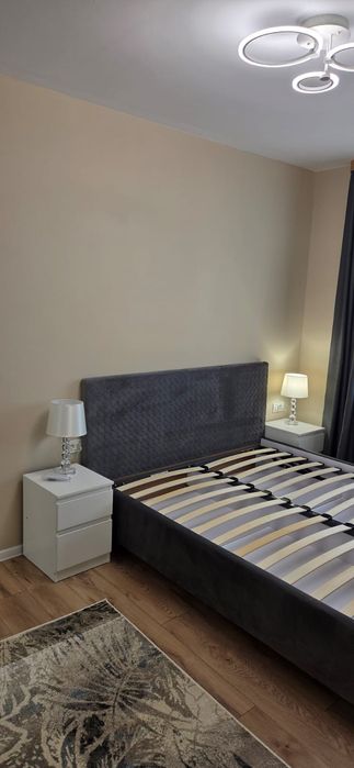 Inchiriez apartament la casă