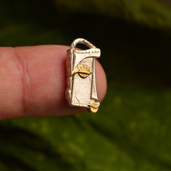 Сребърен медальон 925 „Лицето на Муза“ със златни акценти