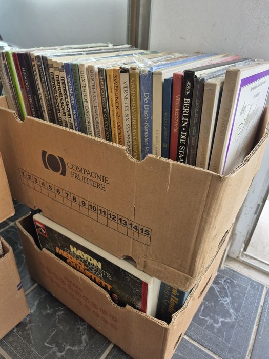 Vând Lot 200lp Discuri Vinil de colectie muzica clasica mixta pentru pick-up, 33 RTM