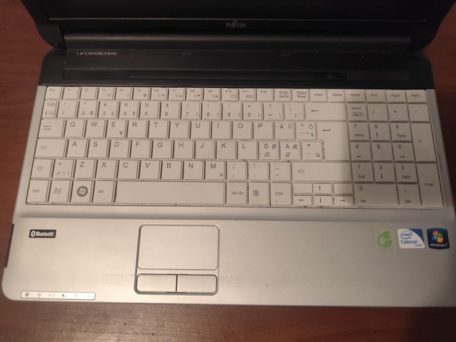 Vând laptop Fujitsu Lifebook