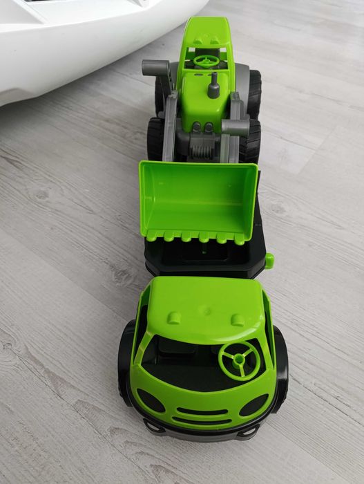 Камион с трактор