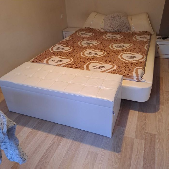 Спалня и подматрачна рамка.