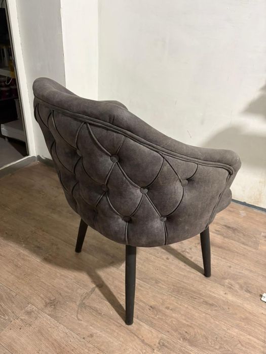 Продам стулья. Требуется химчистка