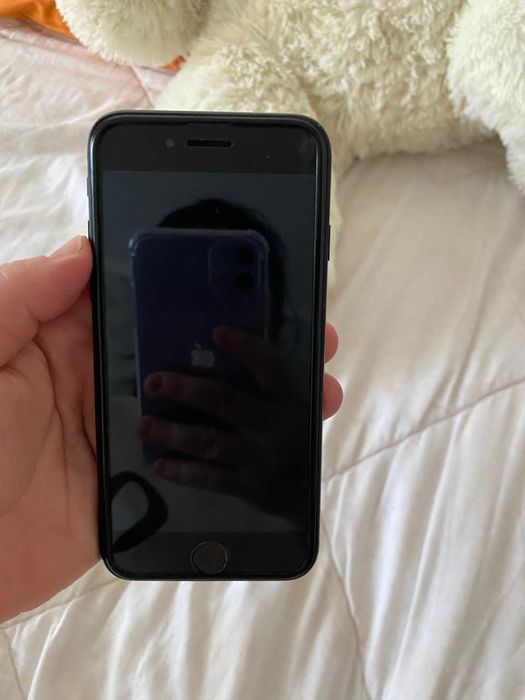iPhone SE в отличном состоянии
