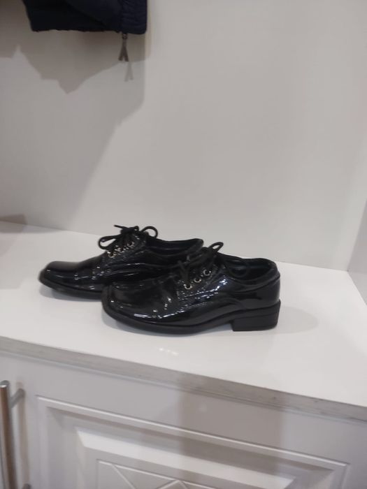 Продаю детские туфли