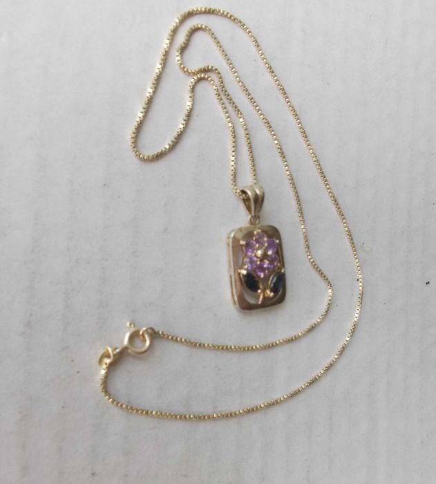 Lant si medalion pandantiv vechi din argint cu safire